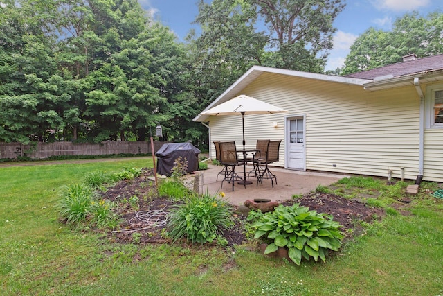 70838 Ridgewood Dr, Edwardsburg, MI 49112 - view of yard with a patio