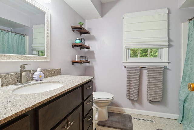 70838 Ridgewood Dr, Edwardsburg, MI 49112 - full bath with vanity and curtained shower