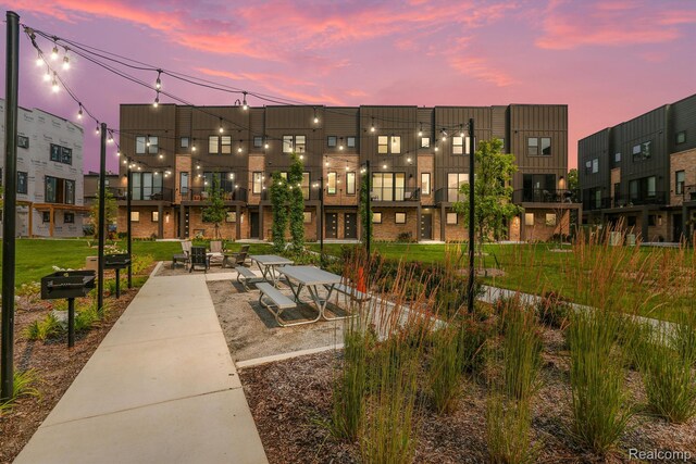 1058 Hampton Cir Unit 74, Detroit, MI 48207 - surrounding community