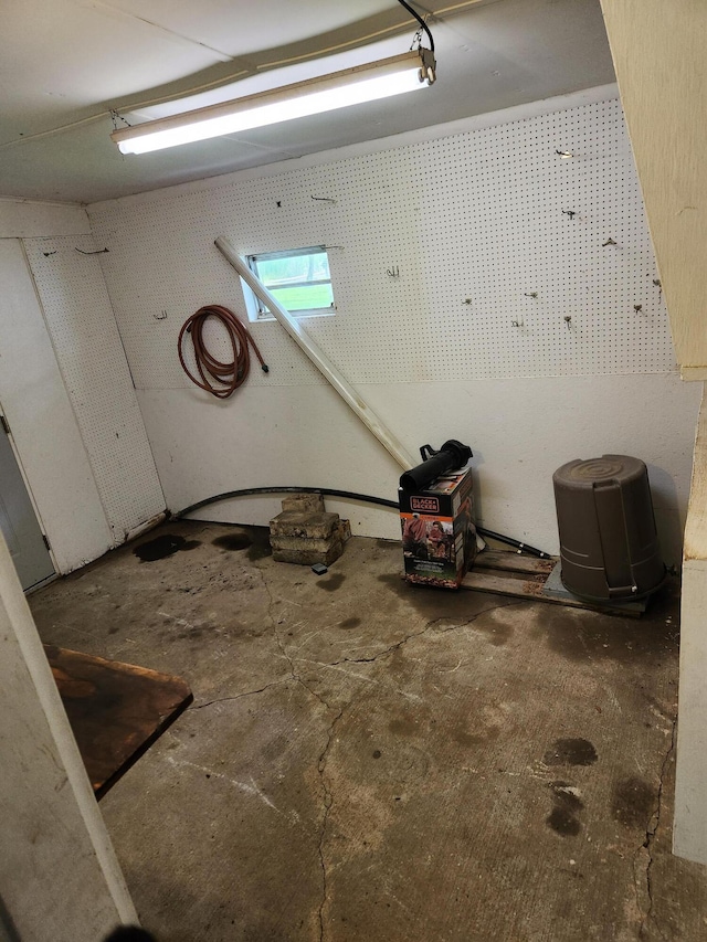 368 Old Hickory Dr, Coldwater, MI 49036 - view of garage