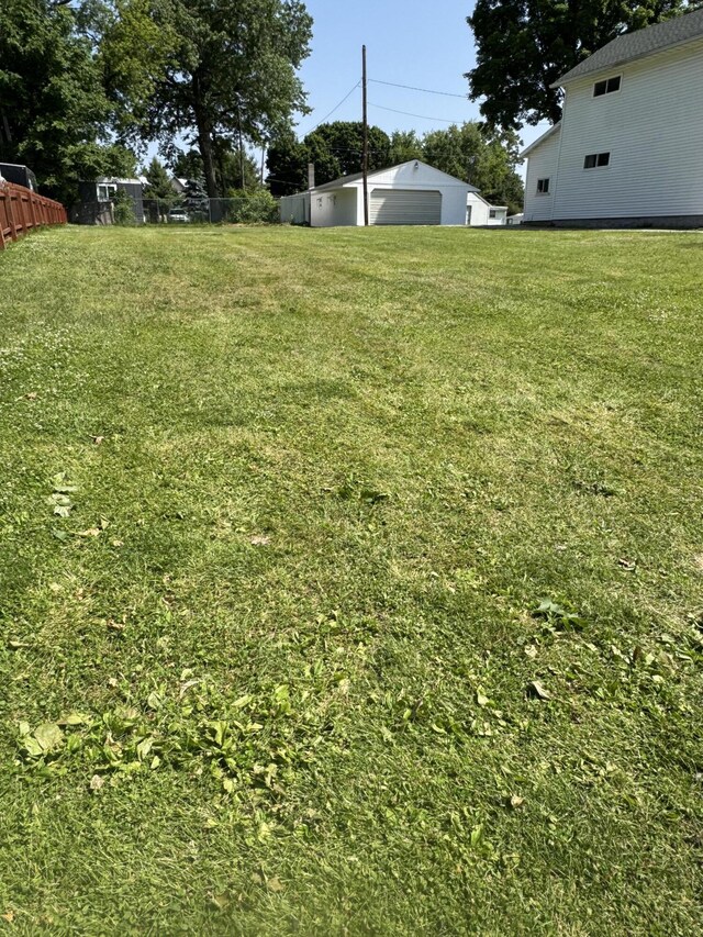 1026 Yeomans St, Ionia, MI 48846 - view of yard