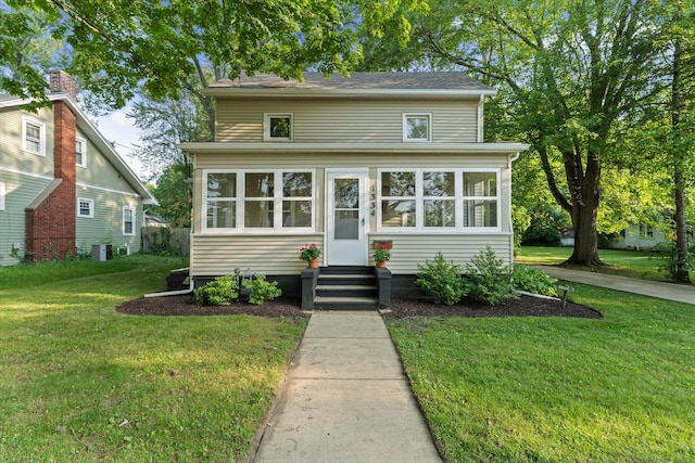 1334 Regent St, Niles, MI 49120 - traditional style home featuring entry steps and a front yard