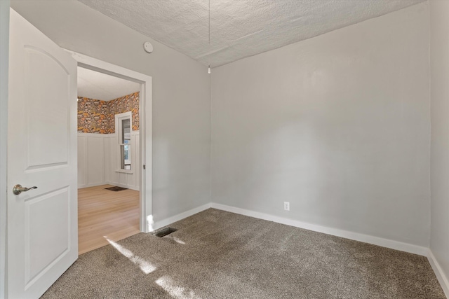 1334 Regent St, Niles, MI 49120 - carpeted empty room featuring a textured ceiling and a smoke detector