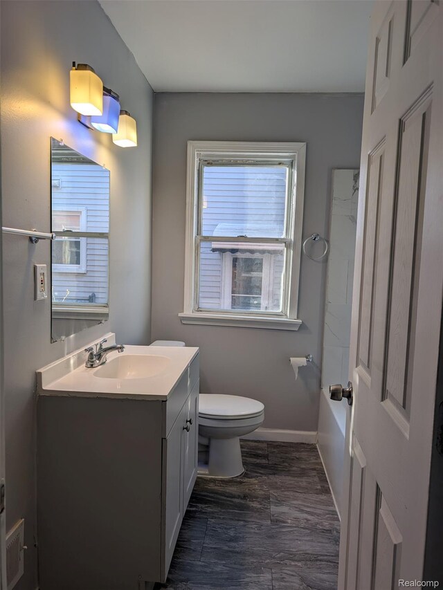 19947 Kinloch, Redford, MI 48240 - full bath featuring toilet and vanity