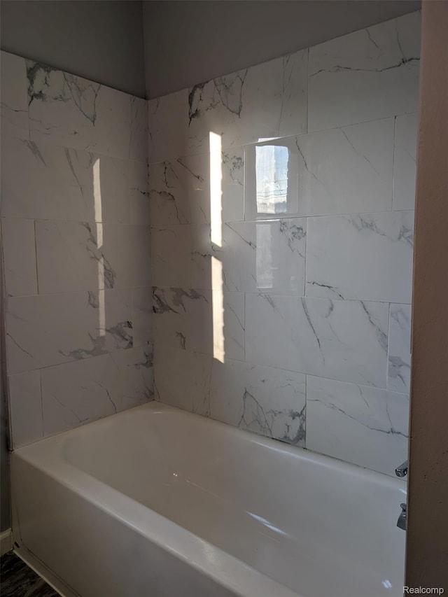 19947 Kinloch, Redford, MI 48240 - bathroom with a tub