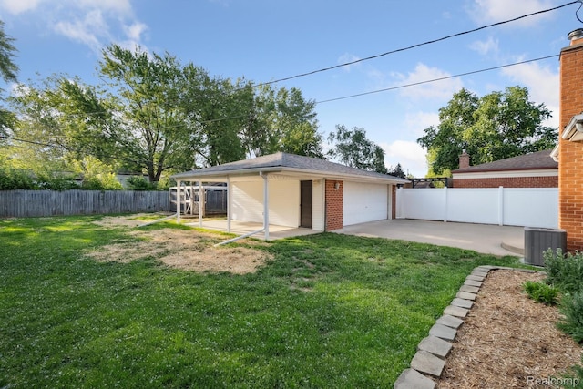 31740 Nelson Dr, Warren, MI 48088 - fenced backyard featuring a patio area