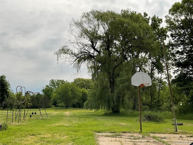 3615 N Mill Rd, Dryden, MI 48428 - view of grassy yard