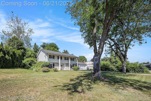 1925 Dawn Ridge Rd, Commerce Twp, MI 48390 - view of front of property with a garage and a front lawn