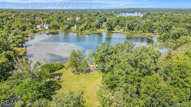 1925 Dawn Ridge Rd, Commerce Twp, MI 48390 - aerial view of property's location with a heavily wooded area and a large body of water