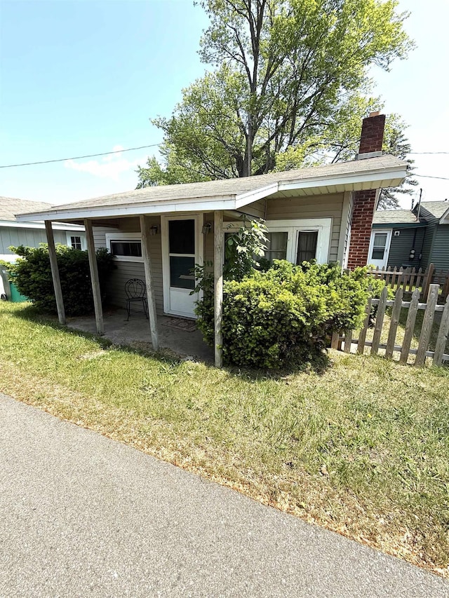 578 W Houghton Lake Dr, Prudenville, MI 48651 - view of front of home featuring a chimney