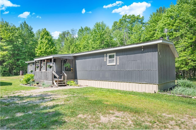 283 W 16th St, Baldwin, MI 49304 - manufactured / mobile home with a front lawn