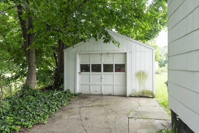318 Cecil St, Buchanan, MI 49107 - detached garage with driveway
