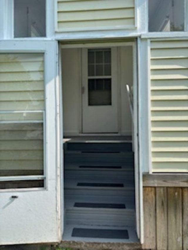 1431 Cleveland St, Owosso, MI 48867 - doorway to property