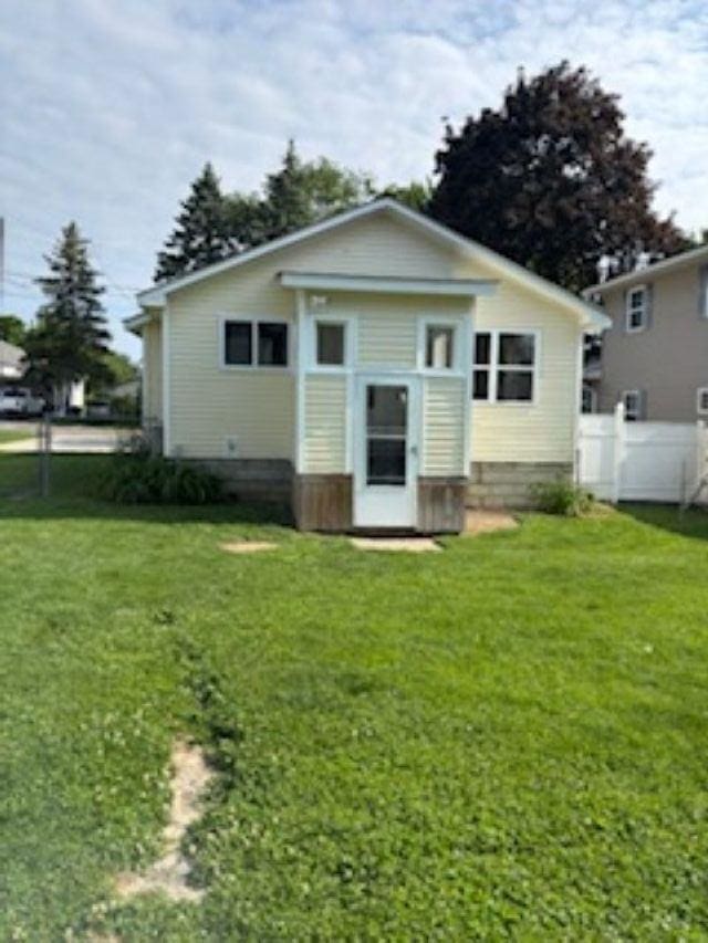 1431 Cleveland St, Owosso, MI 48867 - rear view of house