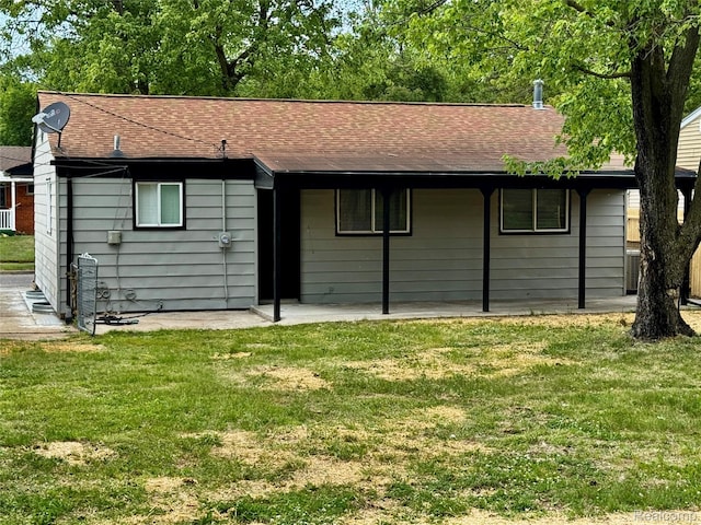 297 W Yale Ave, Pontiac, MI 48340 - view of front of property with a front yard, roof with shingles, and a patio area