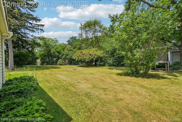 5766 Corunna Ave, Clarkston, MI 48346 - view of green lawn
