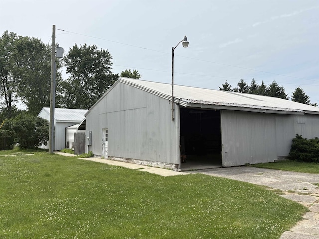 10510 S Hemlock, Brant, MI 48614 - view of pole building with a yard