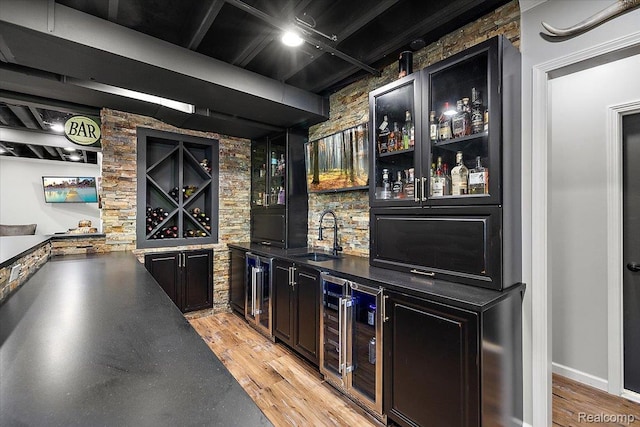 966 Wynstone Cir N, Oakland, MI 48363 - indoor wet bar with wine cooler and light wood-style floors
