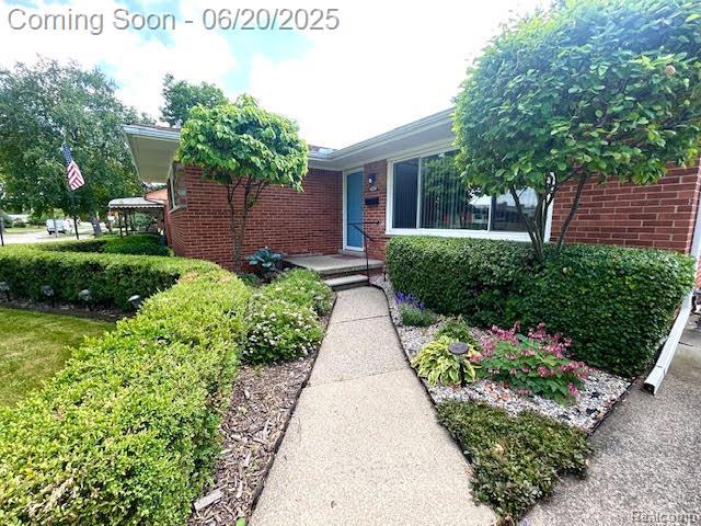 30821 Longfellow Ave, Madison Heights, MI 48071 - entrance to property with brick siding