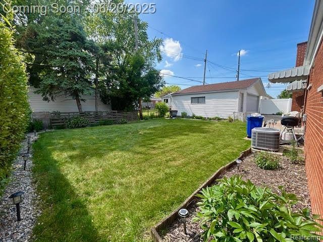 30821 Longfellow Ave, Madison Heights, MI 48071 - view of yard featuring an outdoor structure