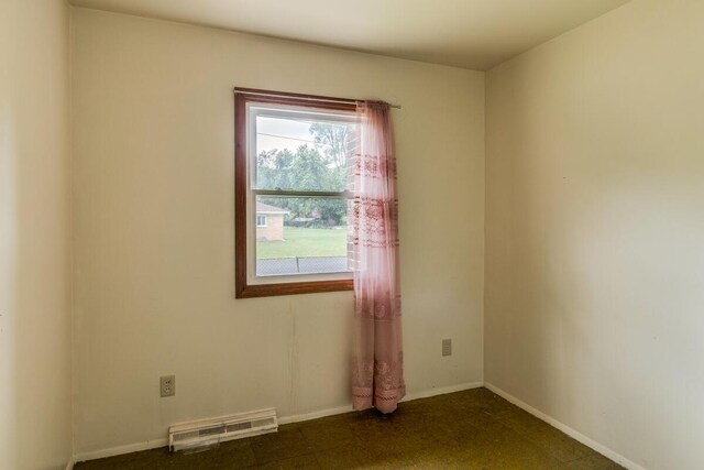 275 Pawnee St, Battle Creek, MI 49014 - empty room featuring baseboards