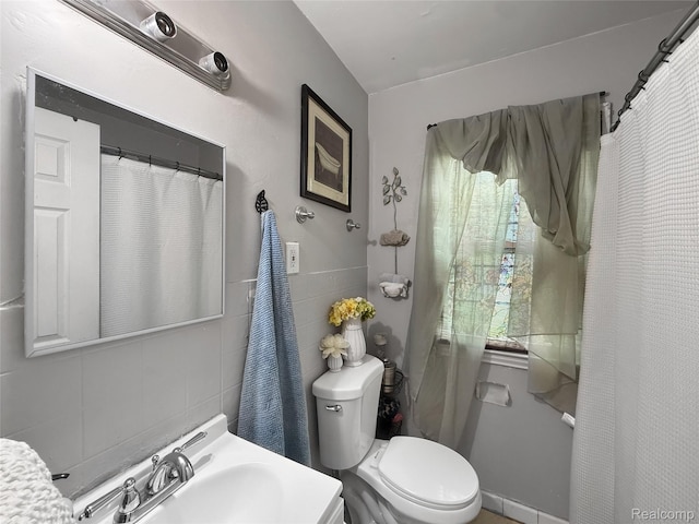 20115 Pelkey St, Detroit, MI 48205 - full bathroom with tile walls and toilet