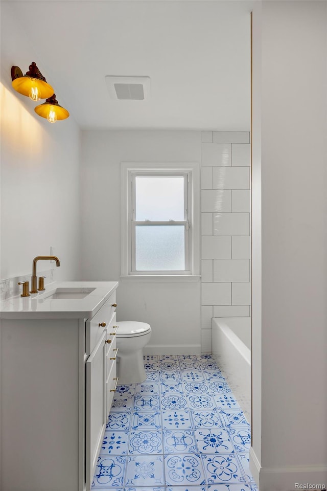 807 Barrington Rd, Grosse Pointe Park, MI 48230 - bathroom featuring vanity and a tub to relax in