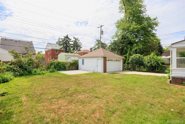 807 Barrington Rd, Grosse Pointe Park, MI 48230 - view of yard featuring an outdoor structure and a garage