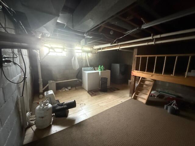 6185 Wing Ave SE, Grand Rapids, MI 49512 - unfinished below grade area featuring washing machine and clothes dryer and fridge