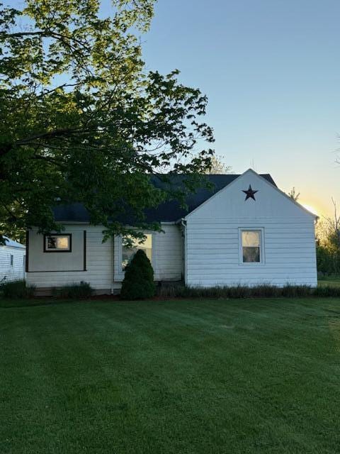 6185 Wing Ave SE, Grand Rapids, MI 49512 - view of front of house with a front lawn