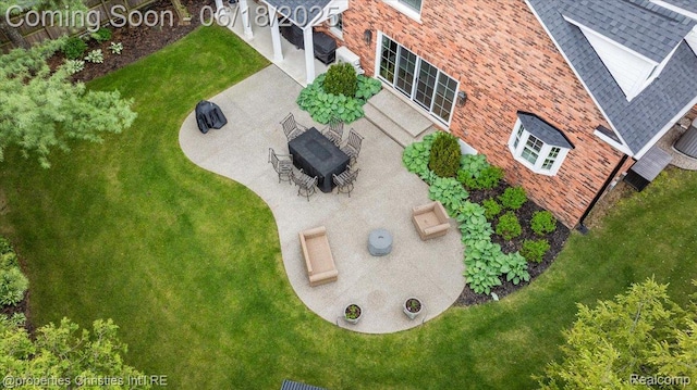 586 Fairfax St, Birmingham, MI 48009 - aerial view of property and surrounding area