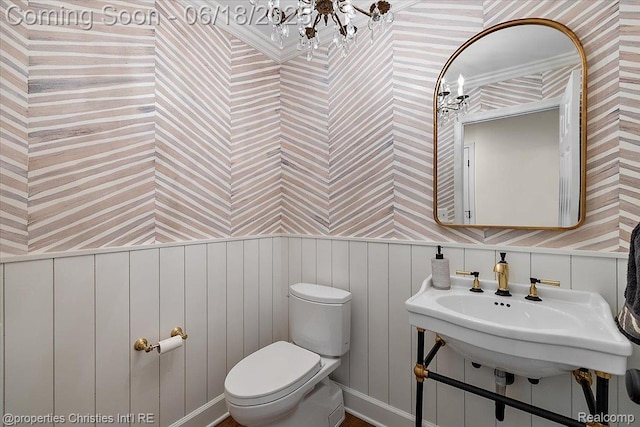 586 Fairfax St, Birmingham, MI 48009 - half bathroom featuring wallpapered walls, a chandelier, and wainscoting