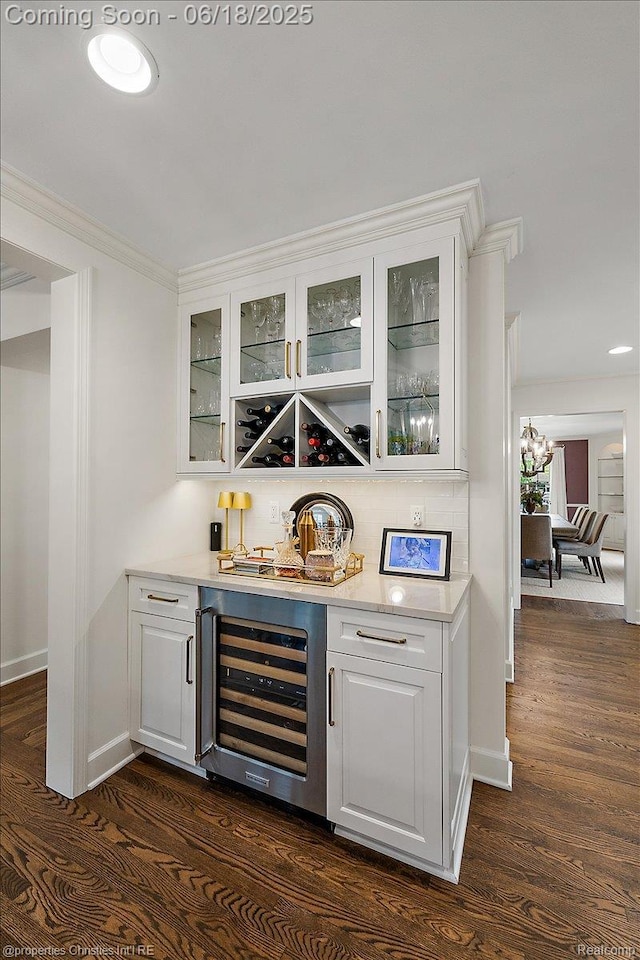 586 Fairfax St, Birmingham, MI 48009 - indoor dry bar with wine cooler, dark wood-type flooring, crown molding, a chandelier, and recessed lighting
