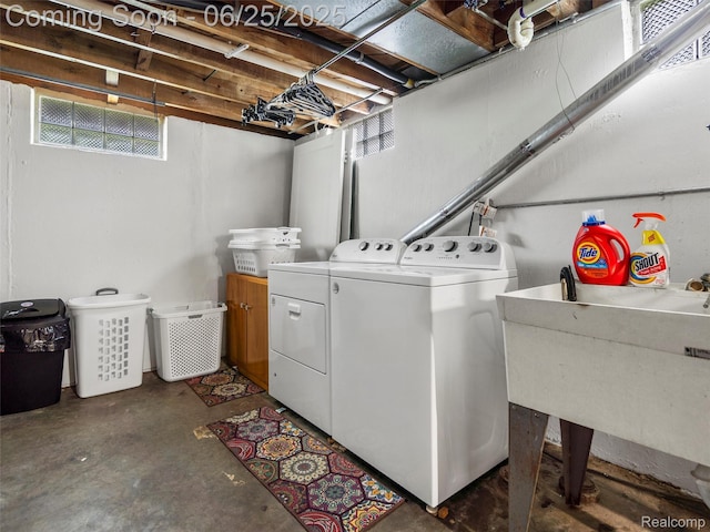 34286 Glover St, Wayne, MI 48184 - laundry room featuring washing machine and clothes dryer