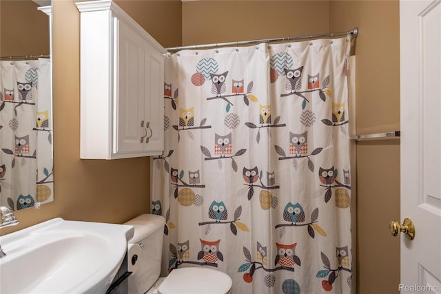 25556 Portico Ln, Novi, MI 48375 - full bath with a sink and a shower with curtain