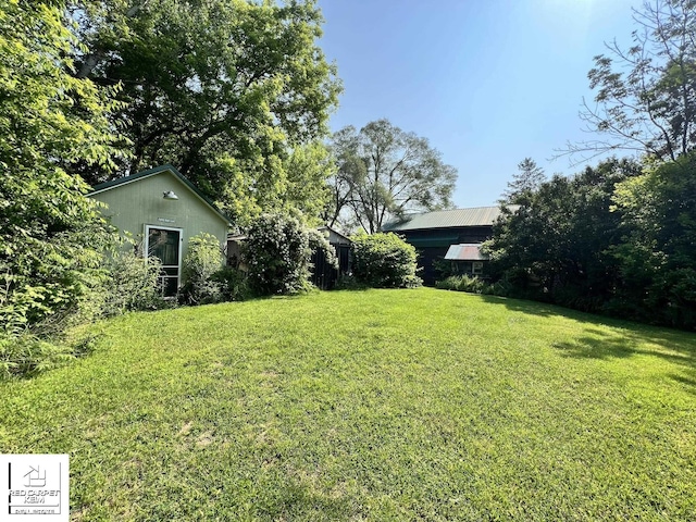 7379 N Irish Rd, Otisville, MI 48463 - view of green lawn