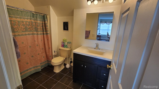 870 Lothrop Rd Unit 6/1, Detroit, MI 48202 - full bath with tile patterned flooring, vanity, and curtained shower