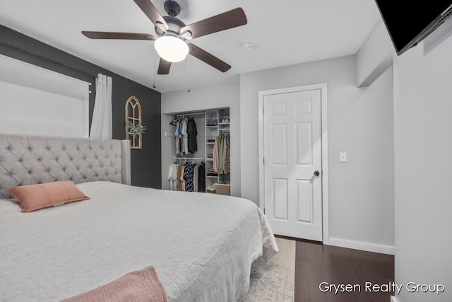 431 Homecrest Ave, Kalamazoo, MI 49001 - bedroom featuring wood finished floors, a closet, and a ceiling fan