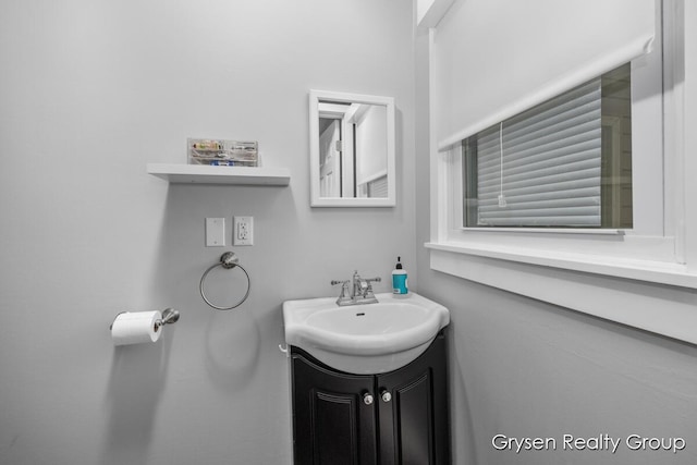 431 Homecrest Ave, Kalamazoo, MI 49001 - bathroom featuring vanity