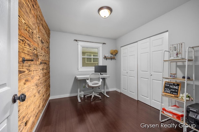 431 Homecrest Ave, Kalamazoo, MI 49001 - office with wood finished floors and baseboards