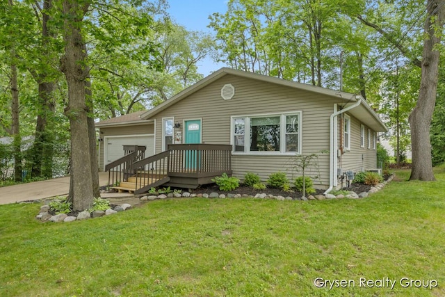 431 Homecrest Ave, Kalamazoo, MI 49001 - view of front of home with a garage, a front lawn, and concrete driveway