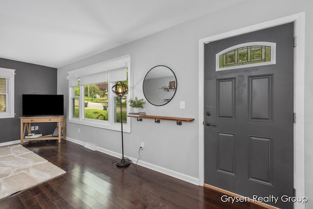 431 Homecrest Ave, Kalamazoo, MI 49001 - foyer featuring wood finished floors and baseboards