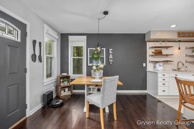 431 Homecrest Ave, Kalamazoo, MI 49001 - dining room with dark wood-type flooring, recessed lighting, and bar with sink