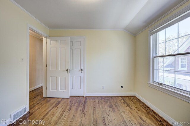 20 Oxford Blvd, Pleasant Ridge, MI 48069 - unfurnished bedroom featuring ornamental molding, light wood finished floors, a closet, and vaulted ceiling