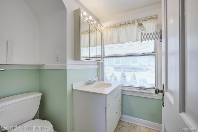 20 Oxford Blvd, Pleasant Ridge, MI 48069 - bathroom with toilet and vanity