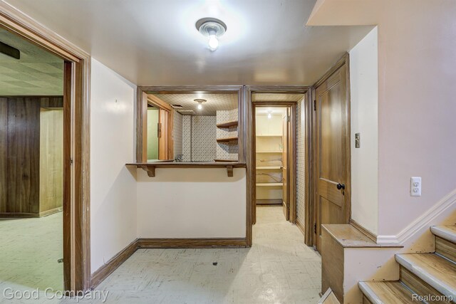 20 Oxford Blvd, Pleasant Ridge, MI 48069 - corridor featuring baseboards and light flooring