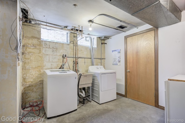 20 Oxford Blvd, Pleasant Ridge, MI 48069 - laundry area featuring washer and dryer and concrete block wall