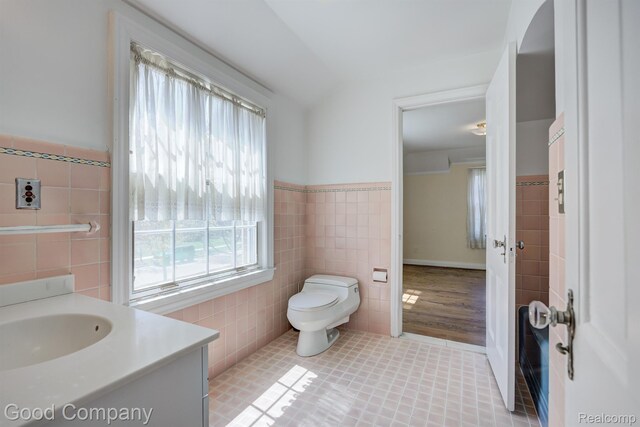 20 Oxford Blvd, Pleasant Ridge, MI 48069 - bathroom featuring tile walls, tile patterned floors, vanity, and wainscoting