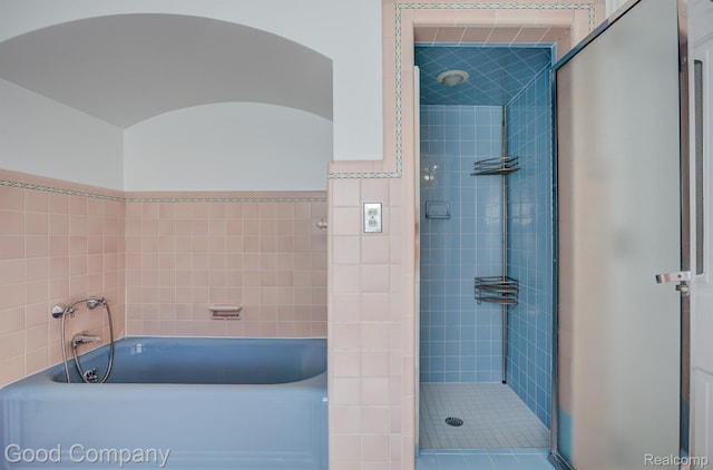 20 Oxford Blvd, Pleasant Ridge, MI 48069 - bathroom with a stall shower and a bath