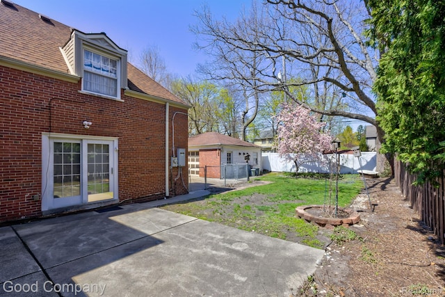 20 Oxford Blvd, Pleasant Ridge, MI 48069 - fenced backyard featuring a patio